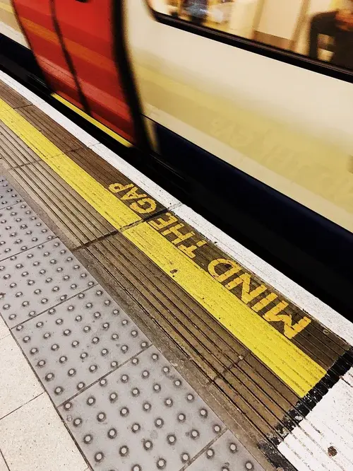 Platform sign saying mind the gap